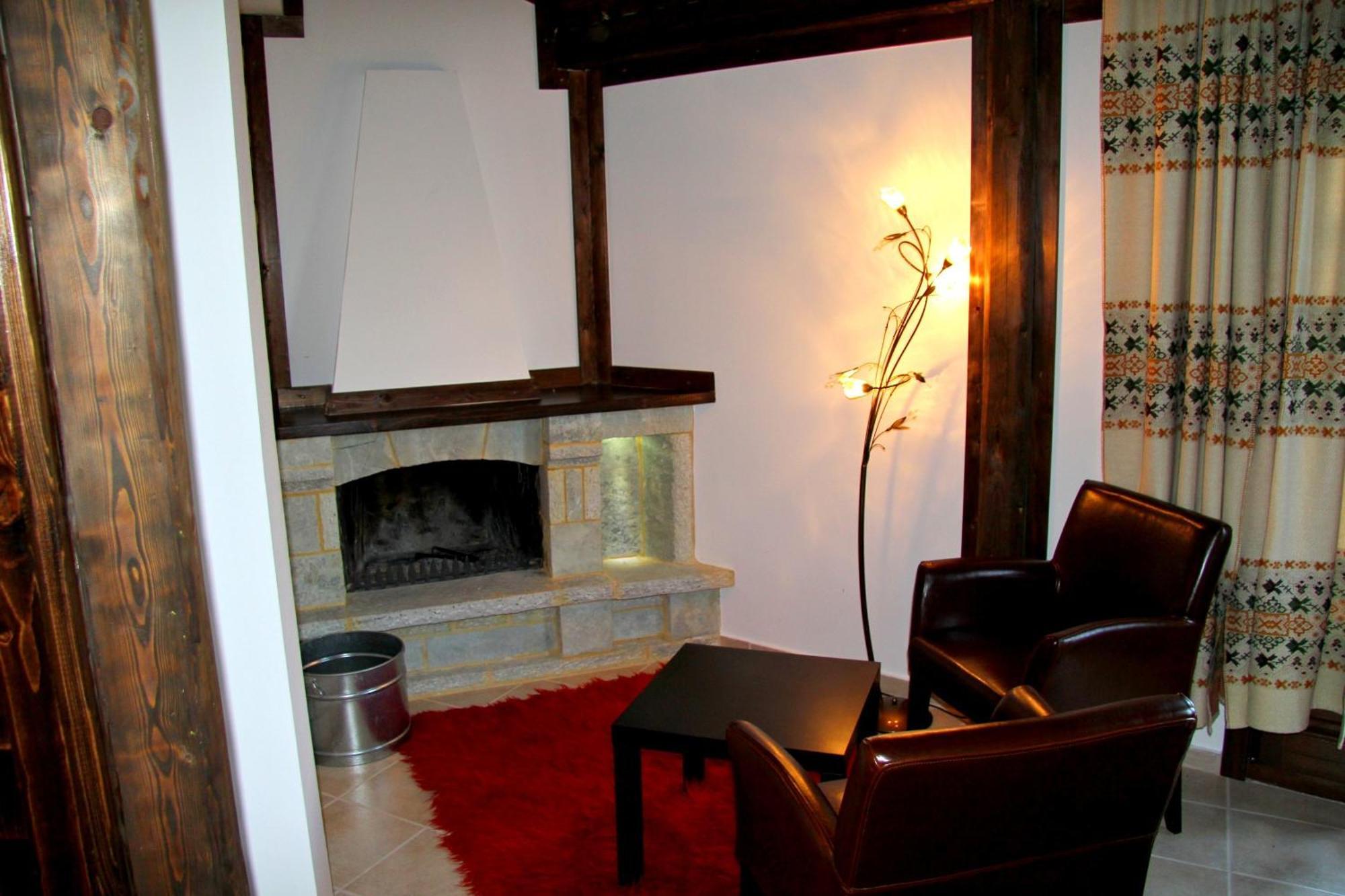Hotel Taxiarches 아리스티 외부 사진