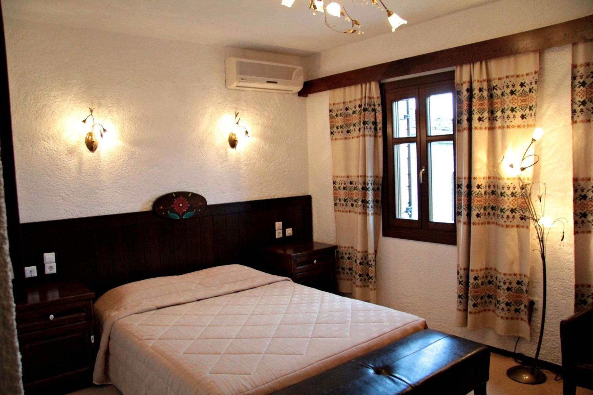 Hotel Taxiarches 아리스티 외부 사진