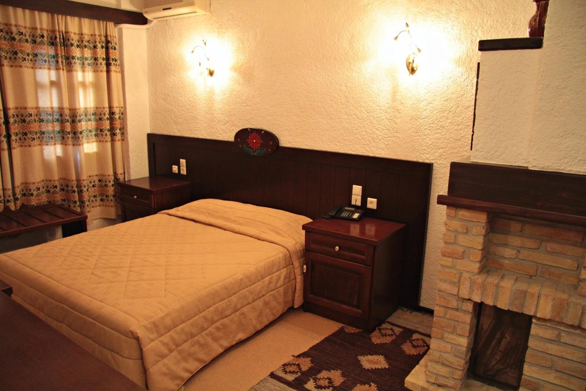 Hotel Taxiarches 아리스티 외부 사진